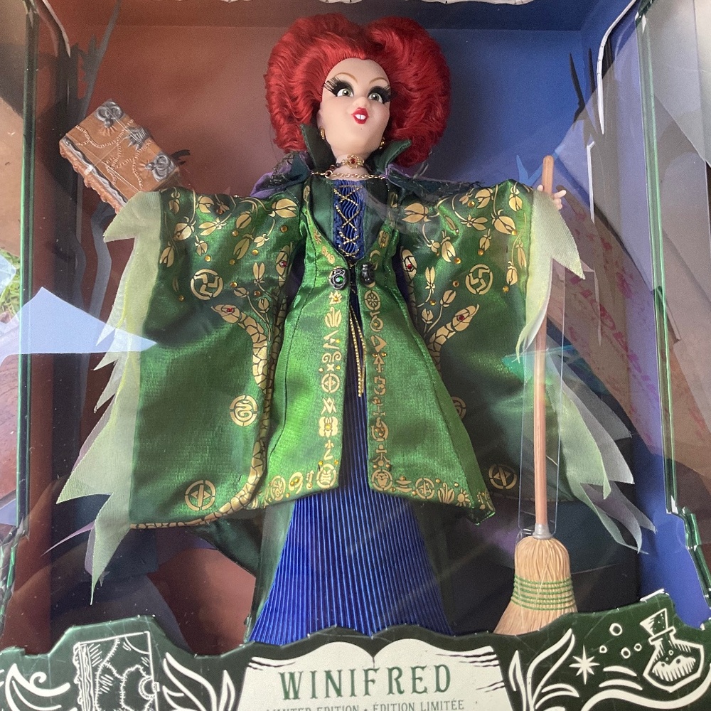 Disney hocus pocus Winifred limited doll